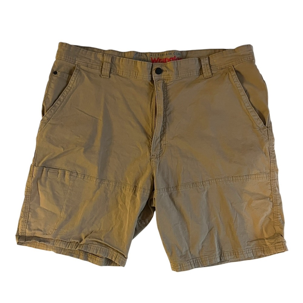 Wrangler All Terrain Gear Men's Size 42 Khaki Shorts Cargo Zip Pocket